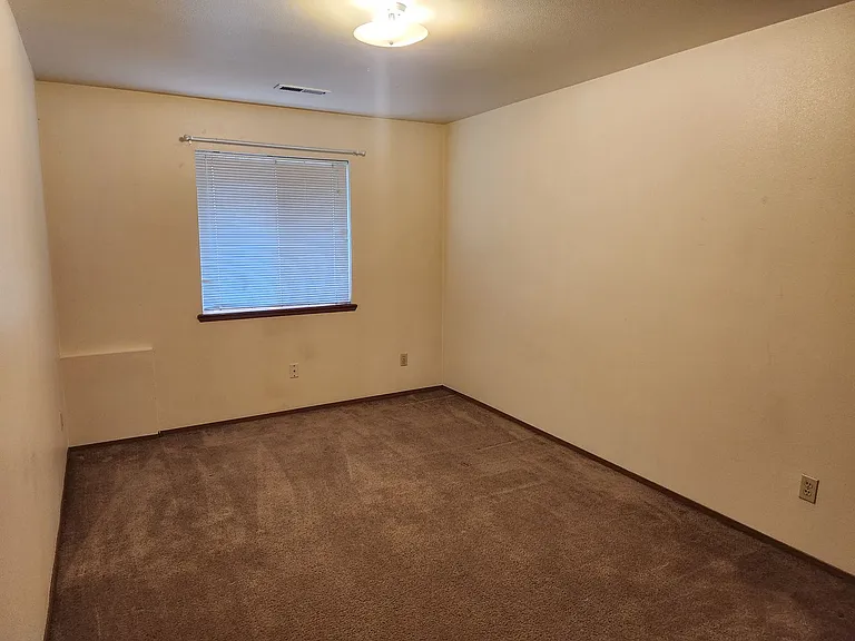 601 S 72nd Ave — Photo 21