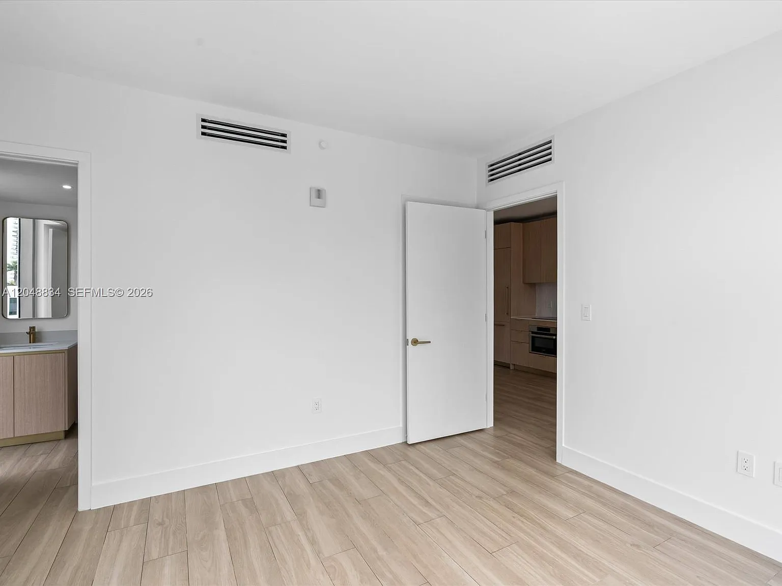 2 bed, $5,000 — Photo 4
