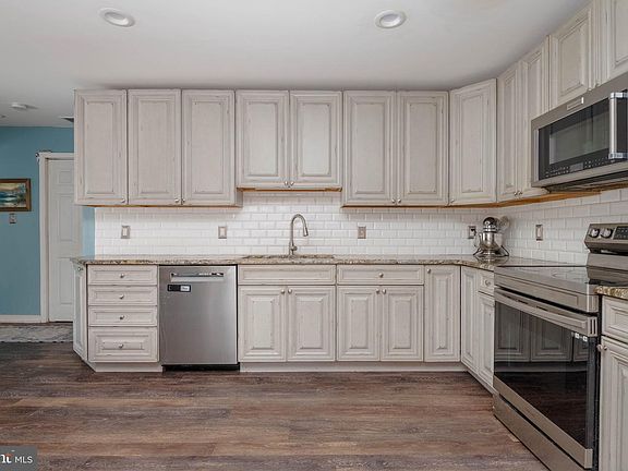 4th image of 1628 N Bend Rd