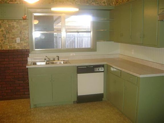 4th image of 3240 Allison Ave