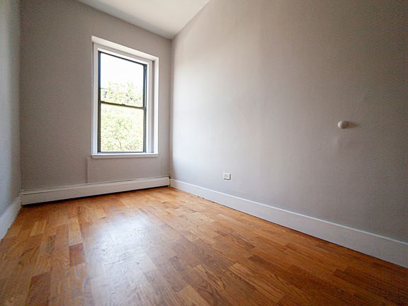 5th image of 329 Tompkins Ave #3A