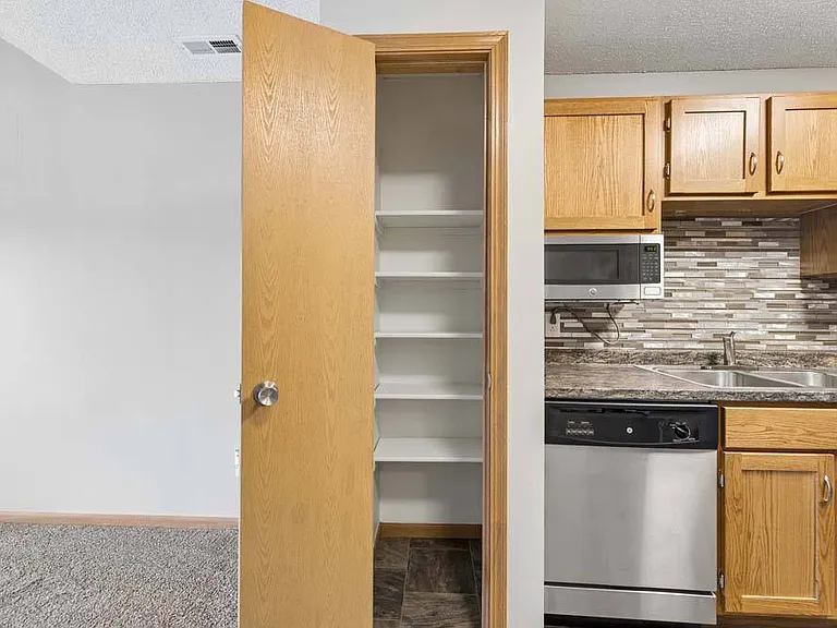 Highland View Apartments — Photo 92