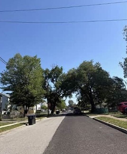 Exterior Neighborhood (street photo)