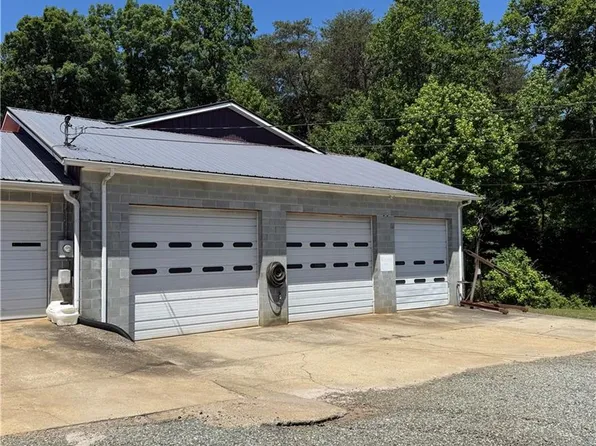 1628 State Highway 22 S, Ramseur, NC 27316