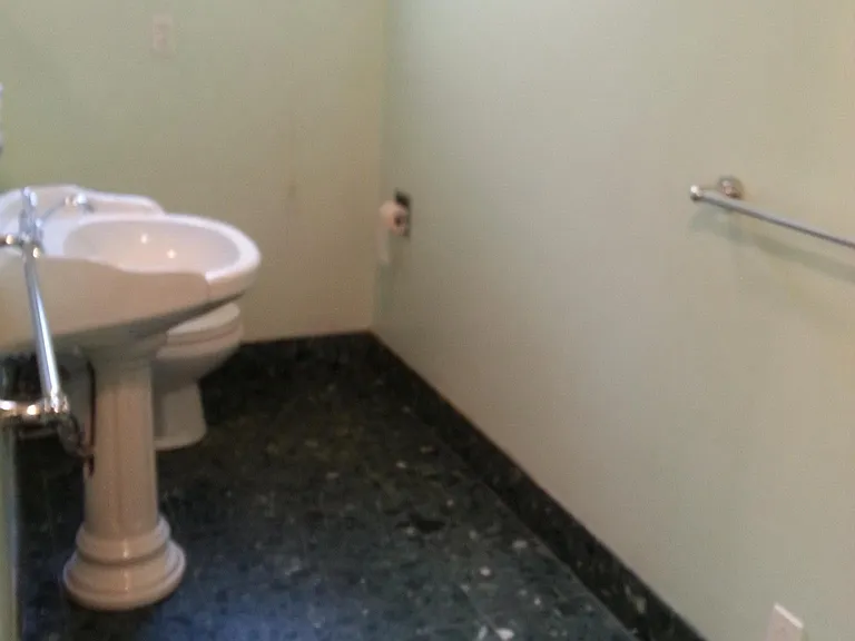 30 Cross St E #1 — Photo 4