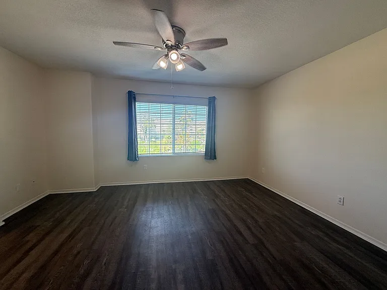 1357 Burgundy Dr — Photo 30