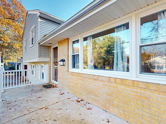 3rd image of 108 E Vernon Ave