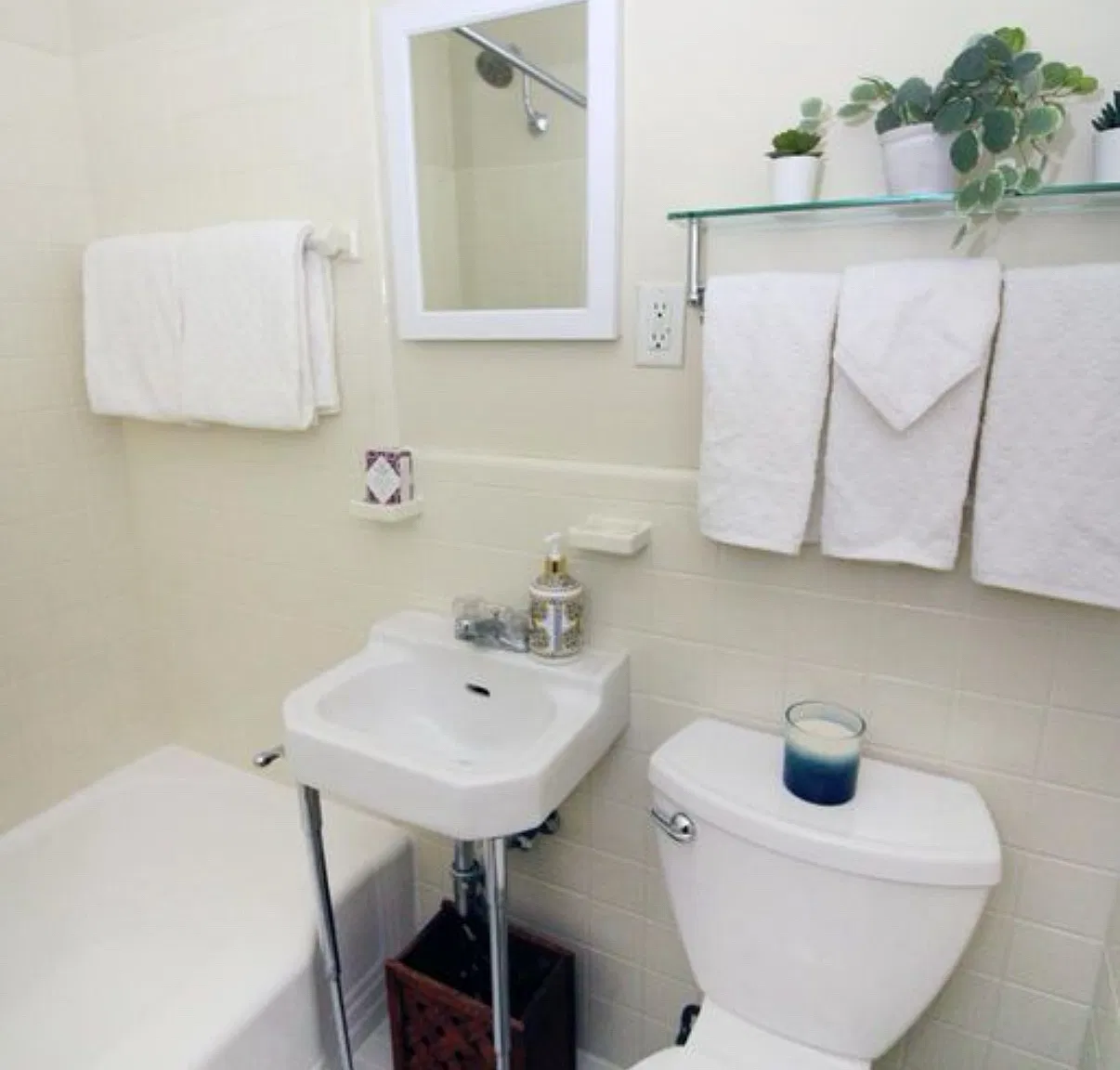 3 bed, 1760 sqft, $4,400 — Photo 4