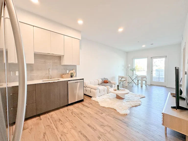 1855 Westwood Blvd — Photo 10