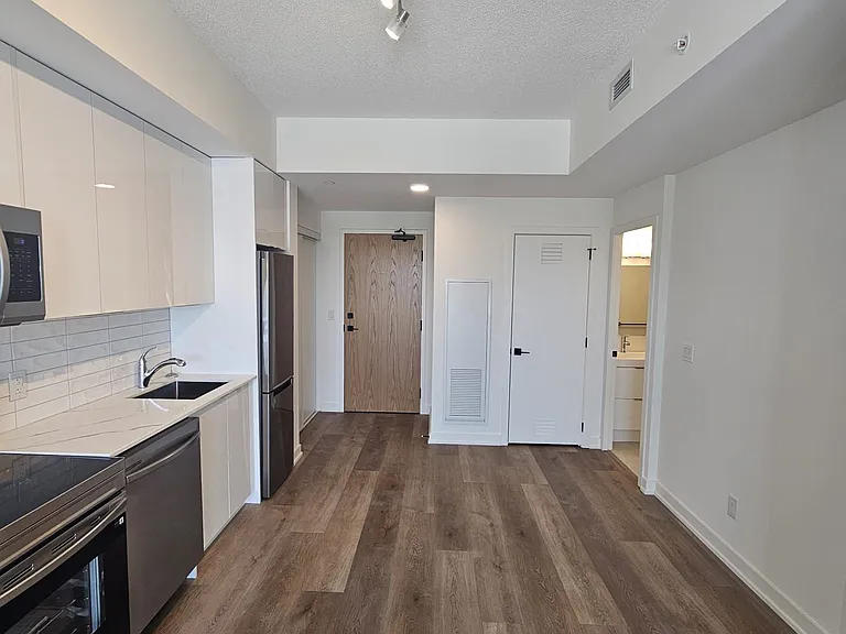 33 Erie Ave #610 — Photo 11