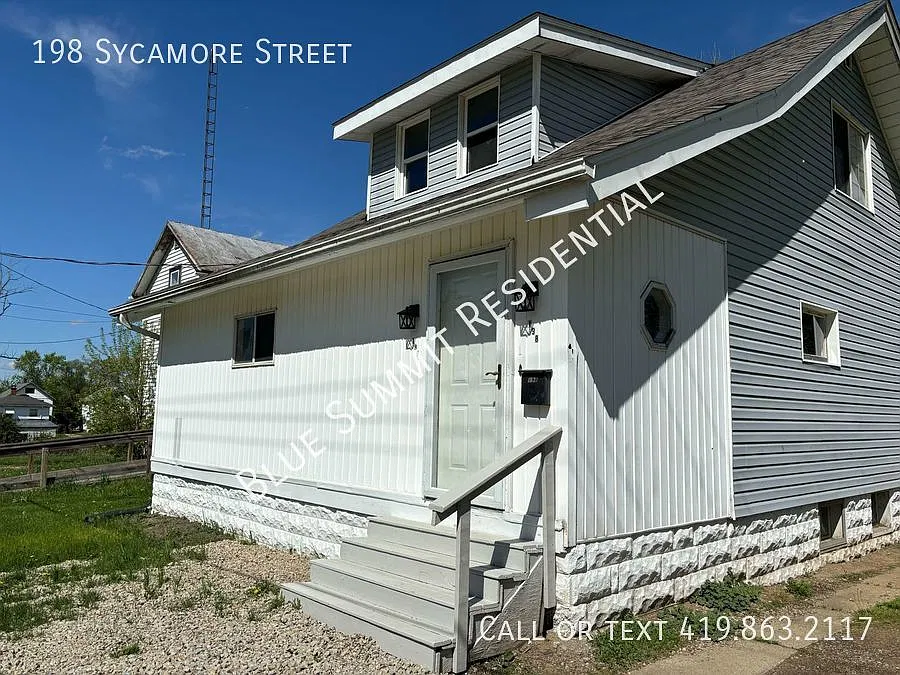 Charming 3 Bedroom Home with Bonus Room and Private Fenced Yard — Photo 1