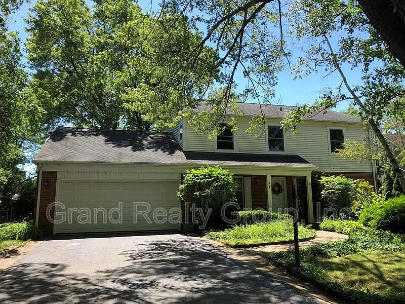 63 Marion Ave photo 1