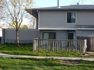 1128 Wagon Wheel Rd, Hopkins, MN 55343