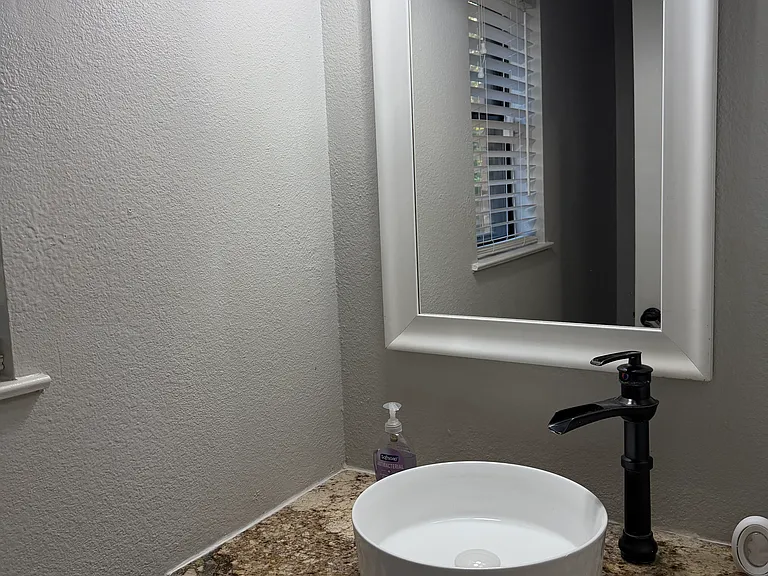 506 Pecos Trl — Photo 32