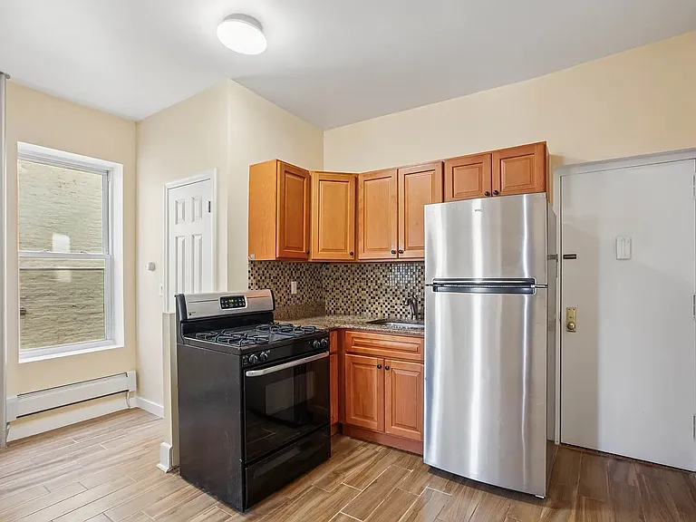 189 16th St #3R — Photo 1