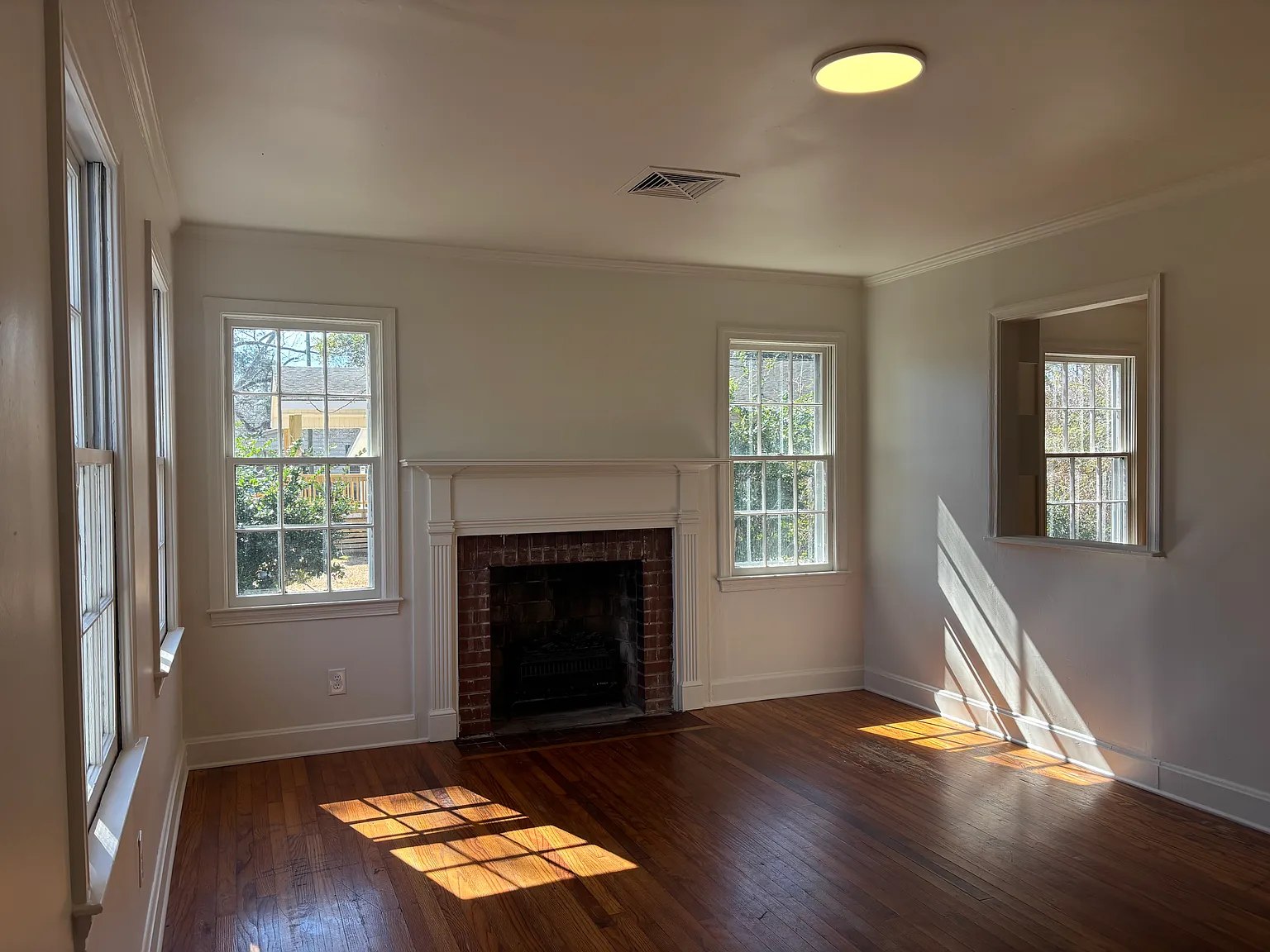 2 bed, 922 sqft, $1,200 — Photo 2