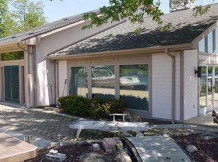 2497 Davis Rd, Fenton, MI 48430