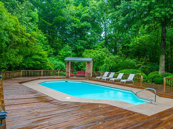 Entertainers Pool 