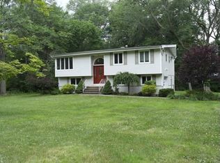 9 Roble Rd, Suffern, NY 10901