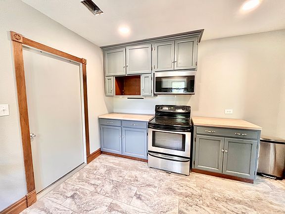 5th image of 1530 W Woodard St