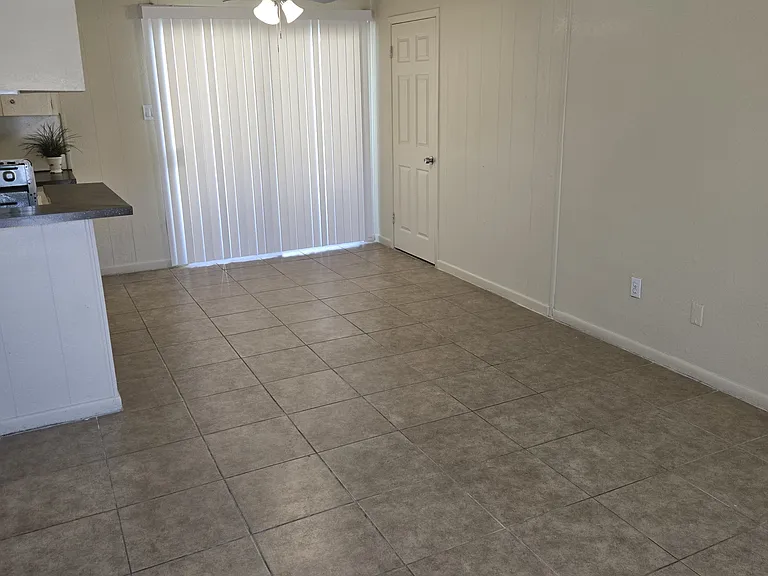 Alamo Apartments — Photo 15