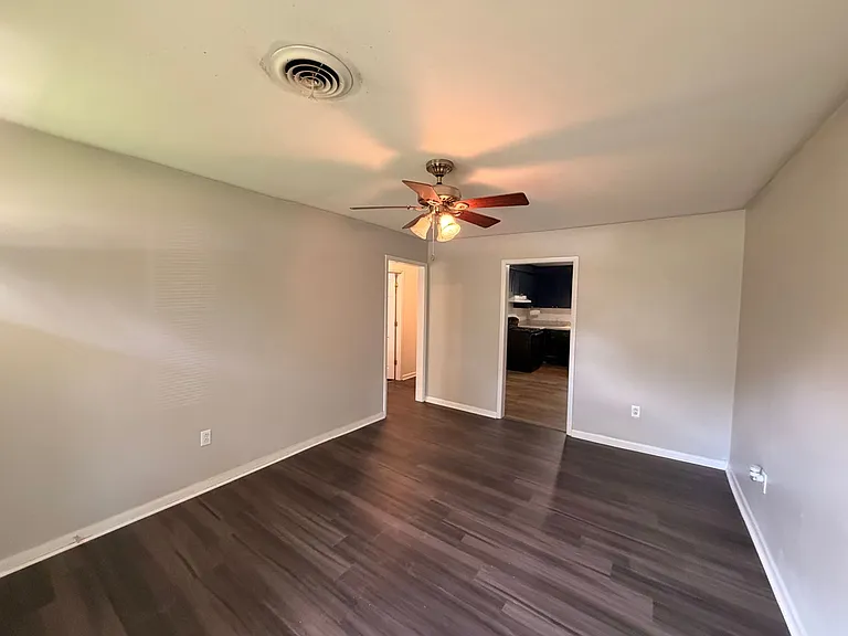 1706 Minerva Dr — Photo 3