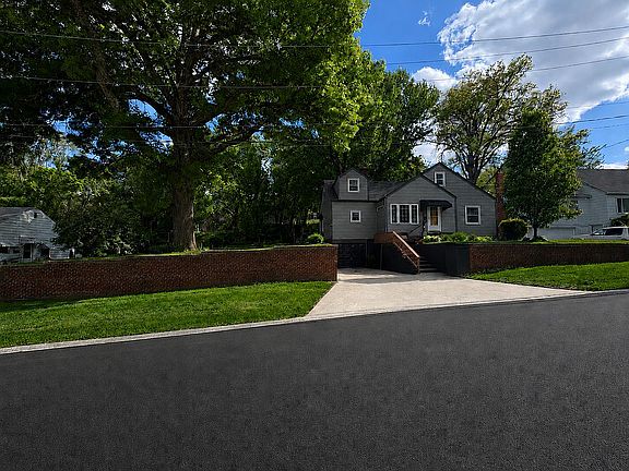 5th image of 402 William St