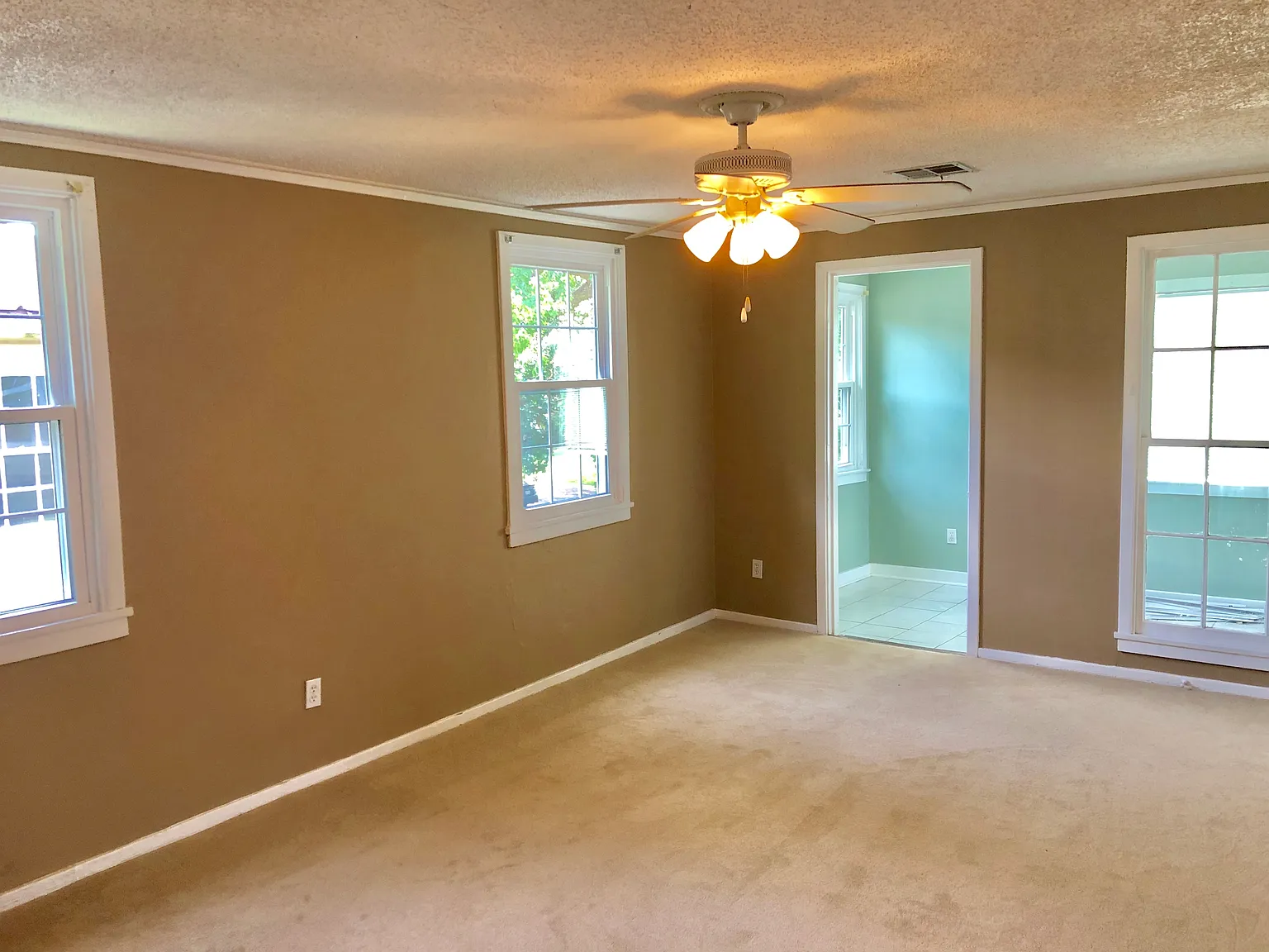 2 bed, 1100 sqft, $1,600 — Photo 3