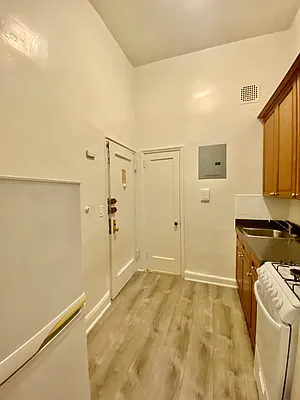 Rented by CMV Realty Inc. | media 3