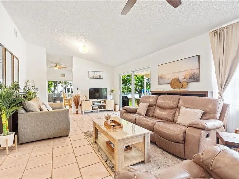 2650 Scott St — Photo 6