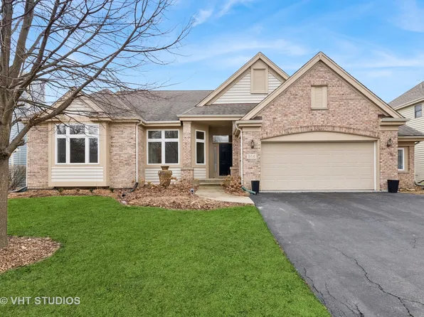 506 Barton Creek Dr, Lake In The Hills, IL 60156