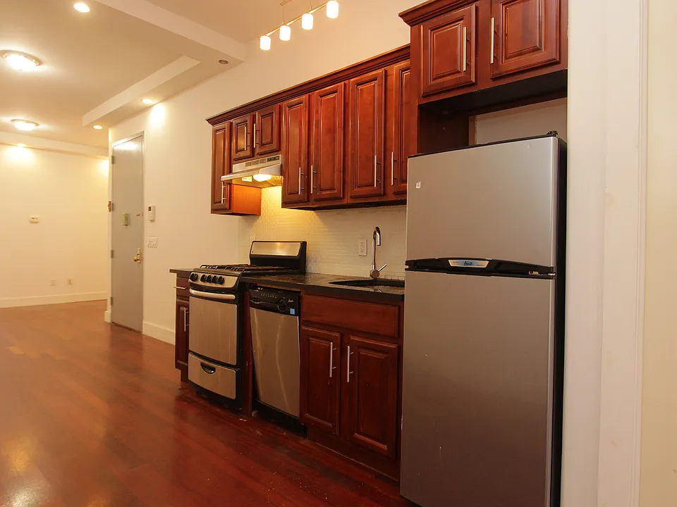 149 Wilson Ave #3L