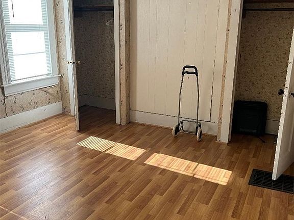 5th image of 1325 Boyce Ave