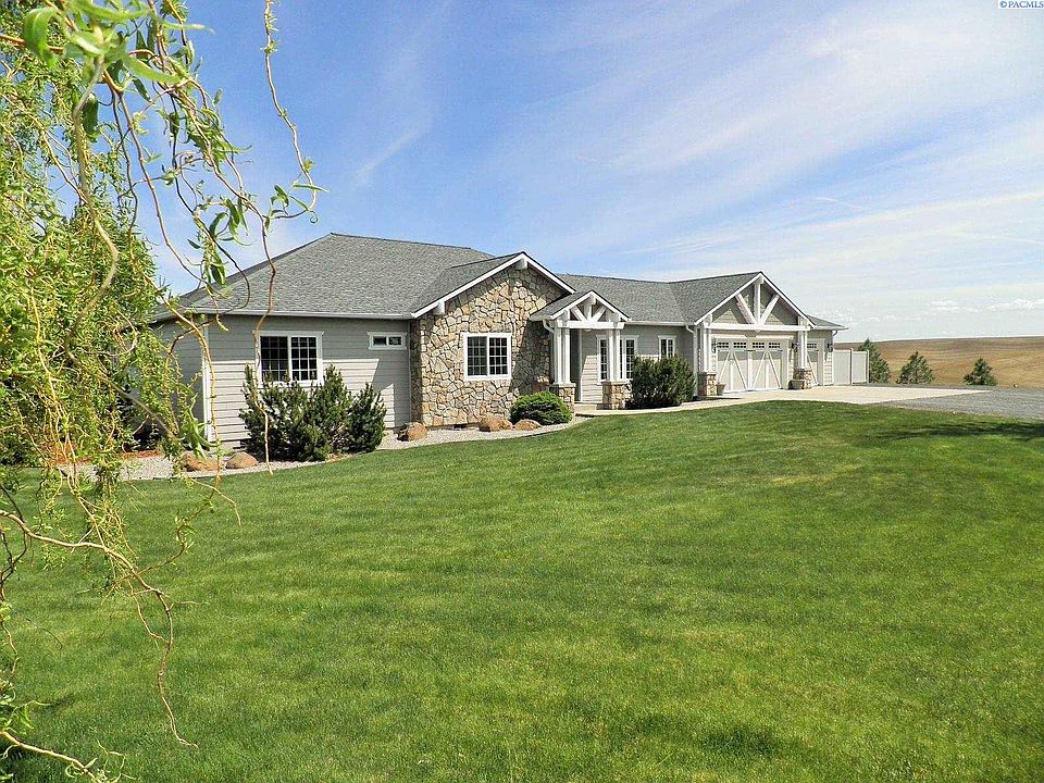 1st image of 12 Carriage Hill Ct