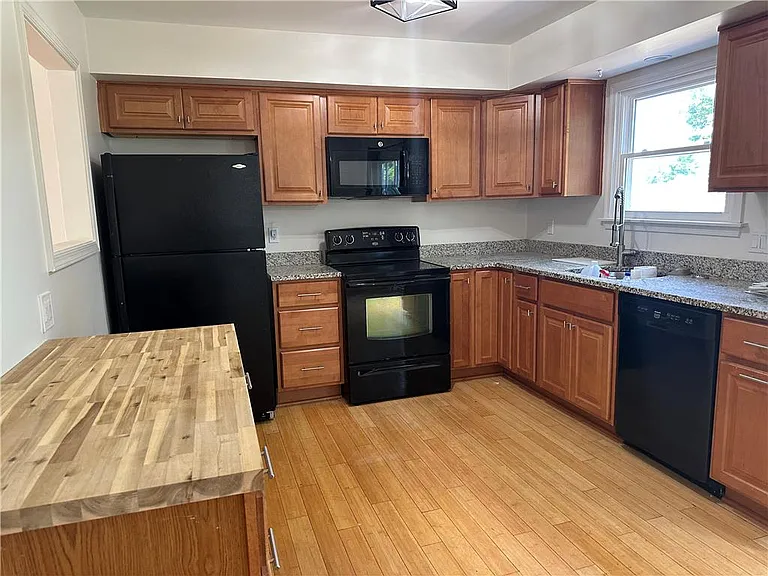 10 Fort Lee Ct — Photo 6