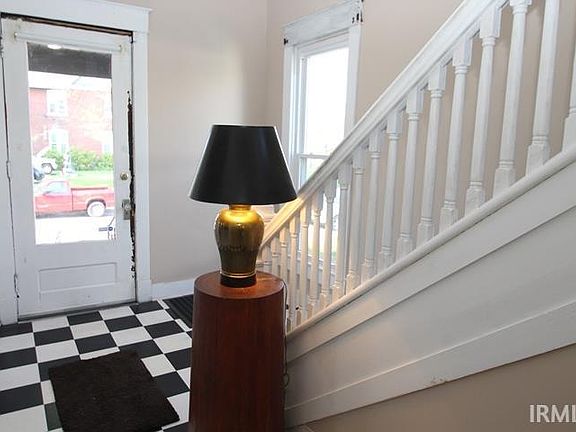 4th image of 21 W Orchard Pl
