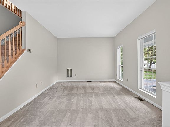 5th image of 9 Grover Ln