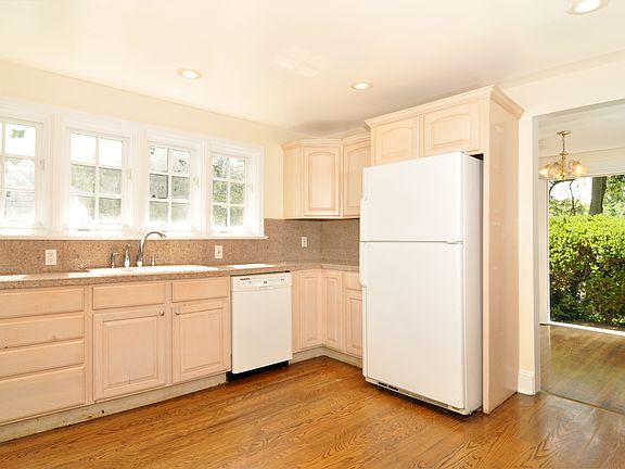 4th image of 114 Park Ave