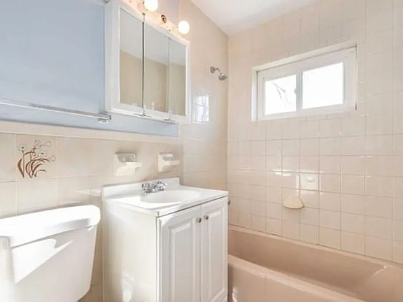 5th image of 20-24 Terhune St #24B