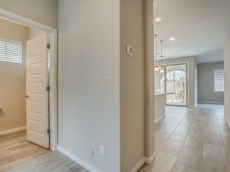 4742 E Tremaine Ave — Photo 9
