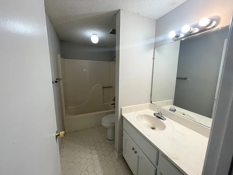2505 W Broad St #414 — Photo 7