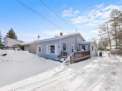 907 Chestnut St, Cadillac, MI, 49601