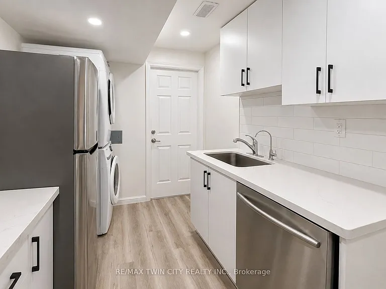 166 Ladyslipper Dr #BASEMENT — Photo 13