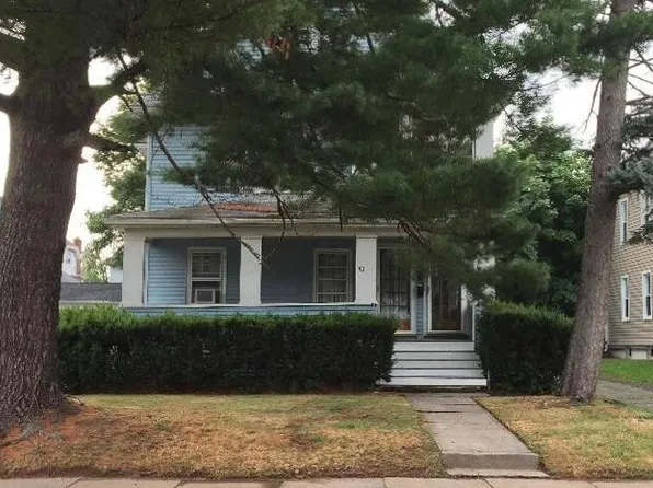 94 Quaker Ln S Floor 2, West Hartford, CT 06119