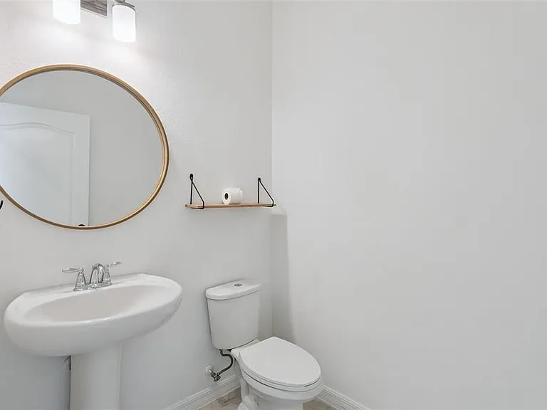 756 Steerview St — Photo 15