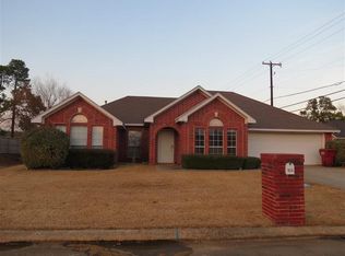 925 Lee Cir, Paris, TX 75462