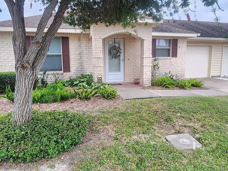9 Doral Dr — Photo 3
