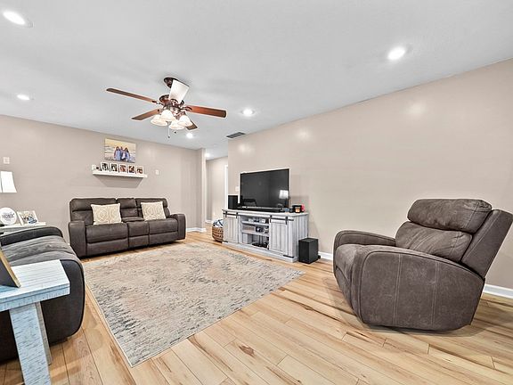 3rd image of 323 Bronx Corner Rd