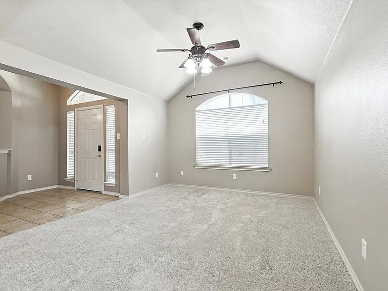 6012 Parkplace Dr — Photo 4