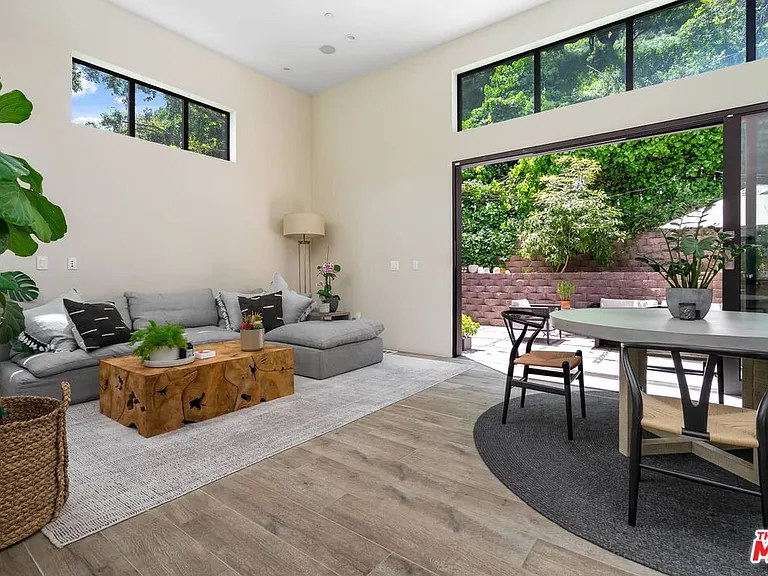 939 N Beverly Glen Blvd — Photo 5